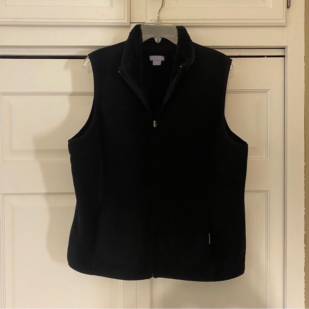 Laura Scott women’s vest size XL. Soft!